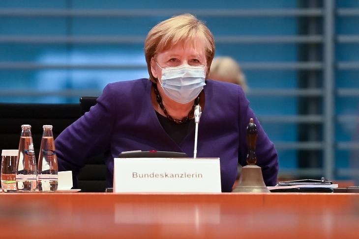 Angela Merkel német kancellár a kabinet heti munkaülésén a berlini kancellári hivatalban 2020. december 2-án. MTI/EPA/Pool/Filip Singer