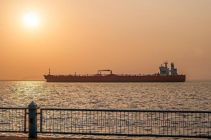 Az OPEC csökkenti a kőolaj-kitermelést, ami emeli a világpiaci árat. Fotó: Pixabay